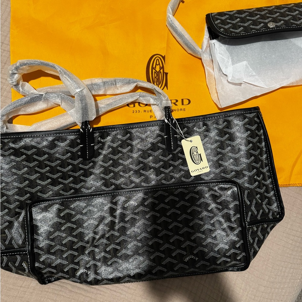 Black tote bag